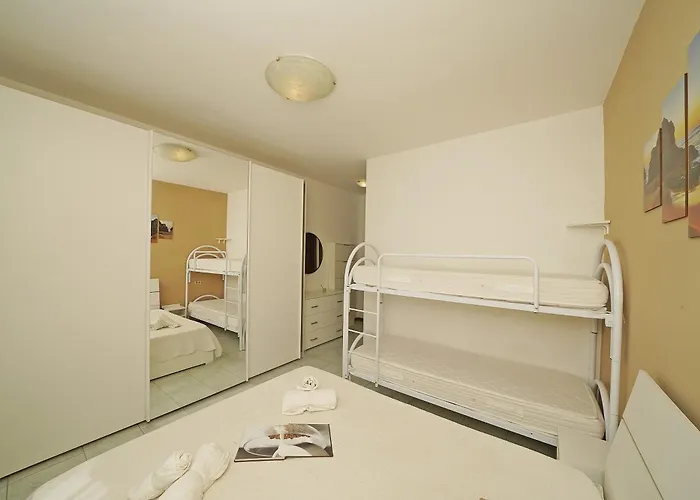 Susie's Place 시르미오네